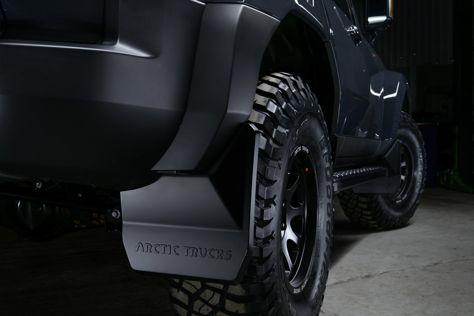 Toyota Land Cruiser AT37 - wheel detail